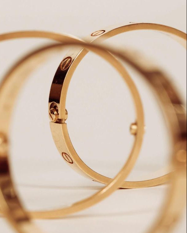 Elegant Openable Gold Bracelet