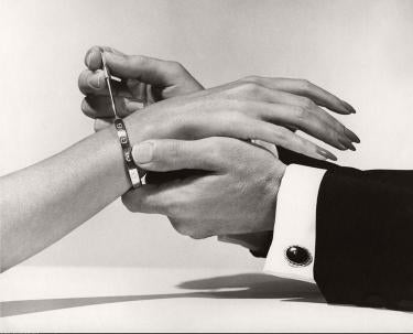 Elegant Openable Gold Bracelet