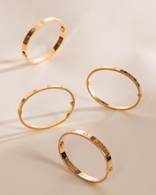 Elegant Openable Gold Bracelet