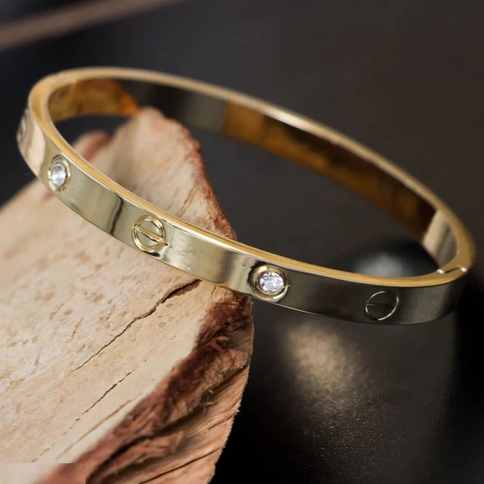 Elegant Openable Gold Bracelet