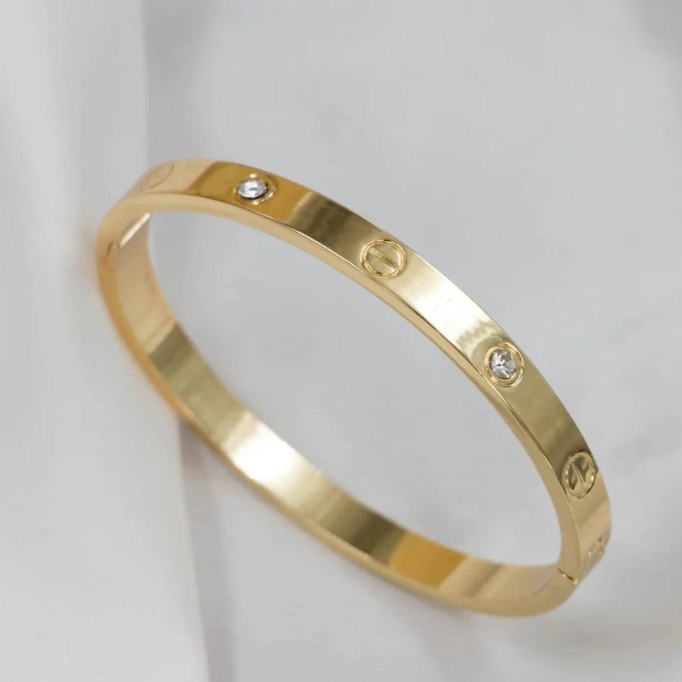 Elegant Openable Gold Bracelet