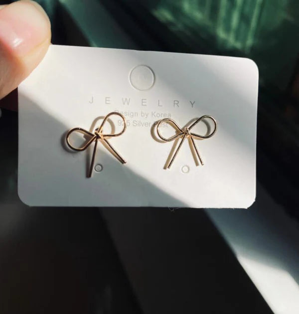 Bow Gold Earring