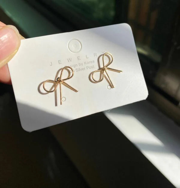 Bow Gold Earring